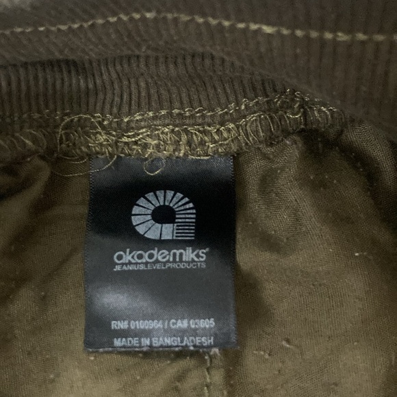 Akademiks Men’s Olive Green Shorts Medium.  Used. - Picture 4 of 5